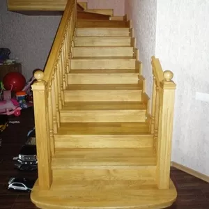 Лестницы из натурального дерева для дома под заказ в Запорожье