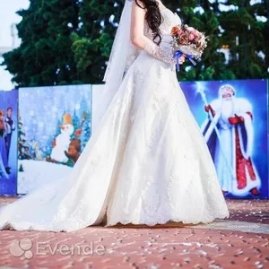 Шлейфовое свадебное платье