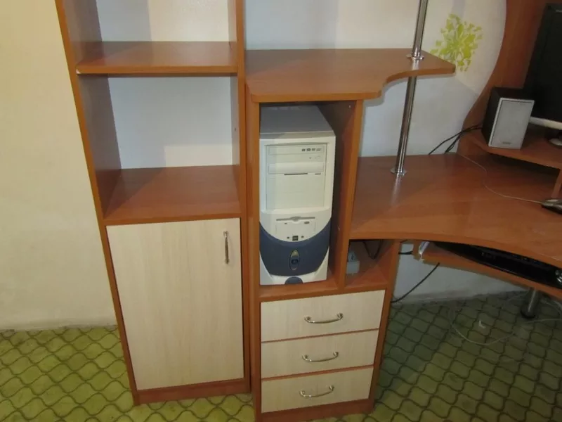 компьютерный стол со шкафчиками 3