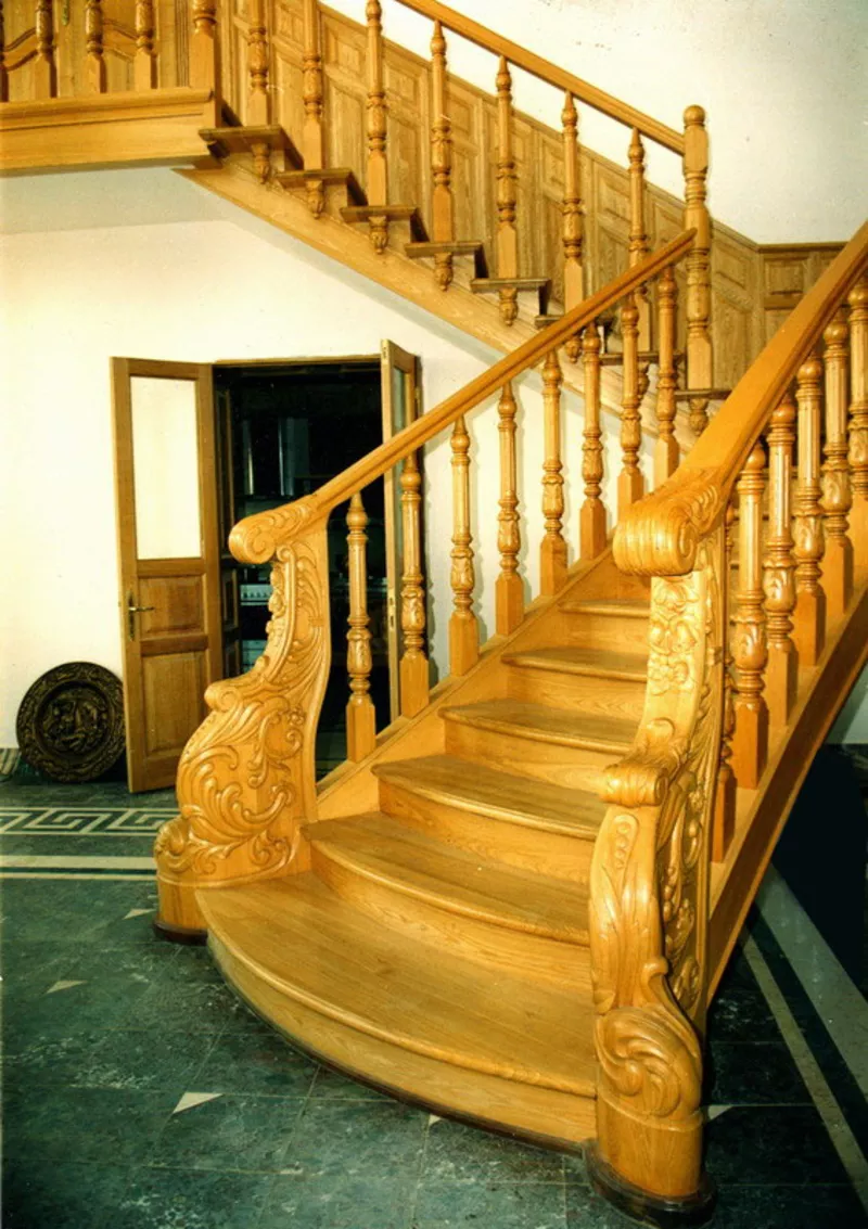 Лестницы из натурального дерева для дома под заказ в Запорожье 4