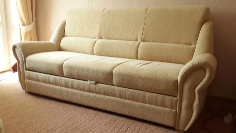 Комплект мягкой мебели из дивана и кресла