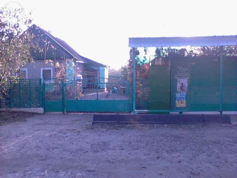 Обменяю дом с рабочим бизнесом во дворе на жилье в г. Запорожье