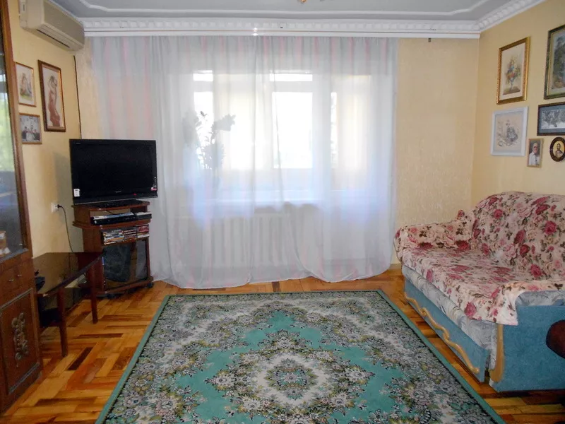 Продается трехкомнатная квартира на Украинской