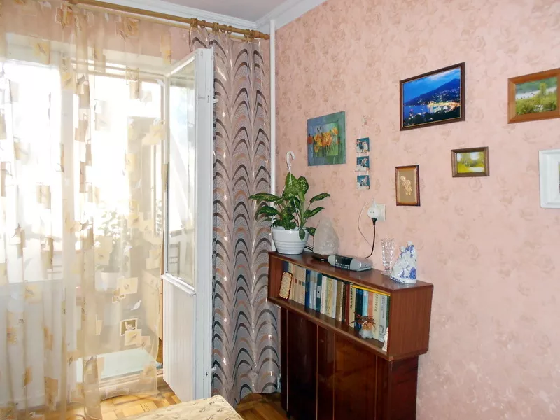 Продается трехкомнатная квартира на Украинской 2